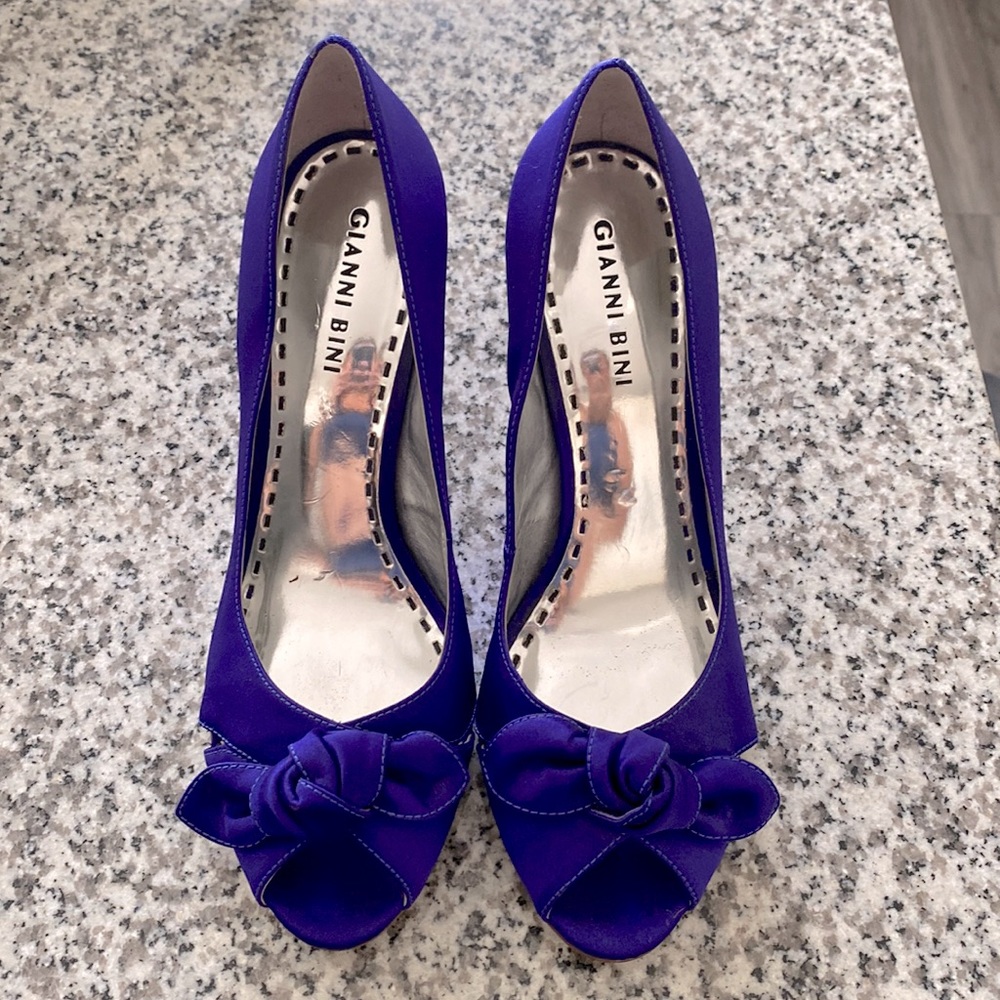 Gianni Bini Purple Satin Peep Toe Heels